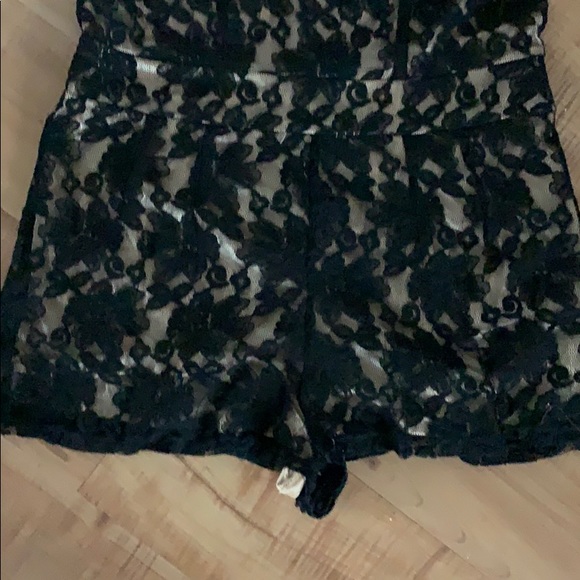 Sexy Black Keyhole Lace Romper - Picture 2 of 6